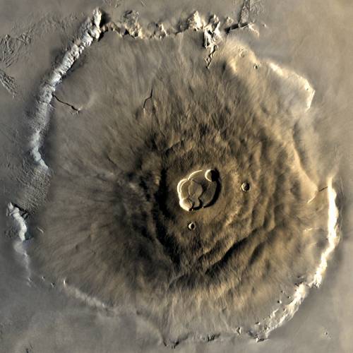 Olympus Mons on Mars (37 KB)