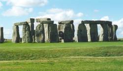 Stonehenge, looking West (7 KB) - links to a larger 38 KB version